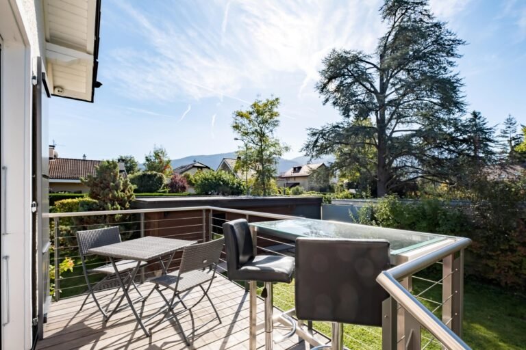 magnificent house with quiet garden