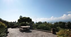 Lake view and exceptional place, house with 9 rooms and land of 3600m2