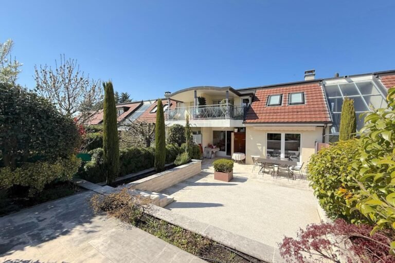 Sublime 191 m2 RDJ duplex in a quiet, leafy setting