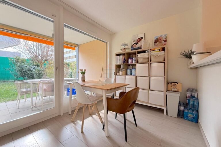 Sublime walk-through apartment with garden