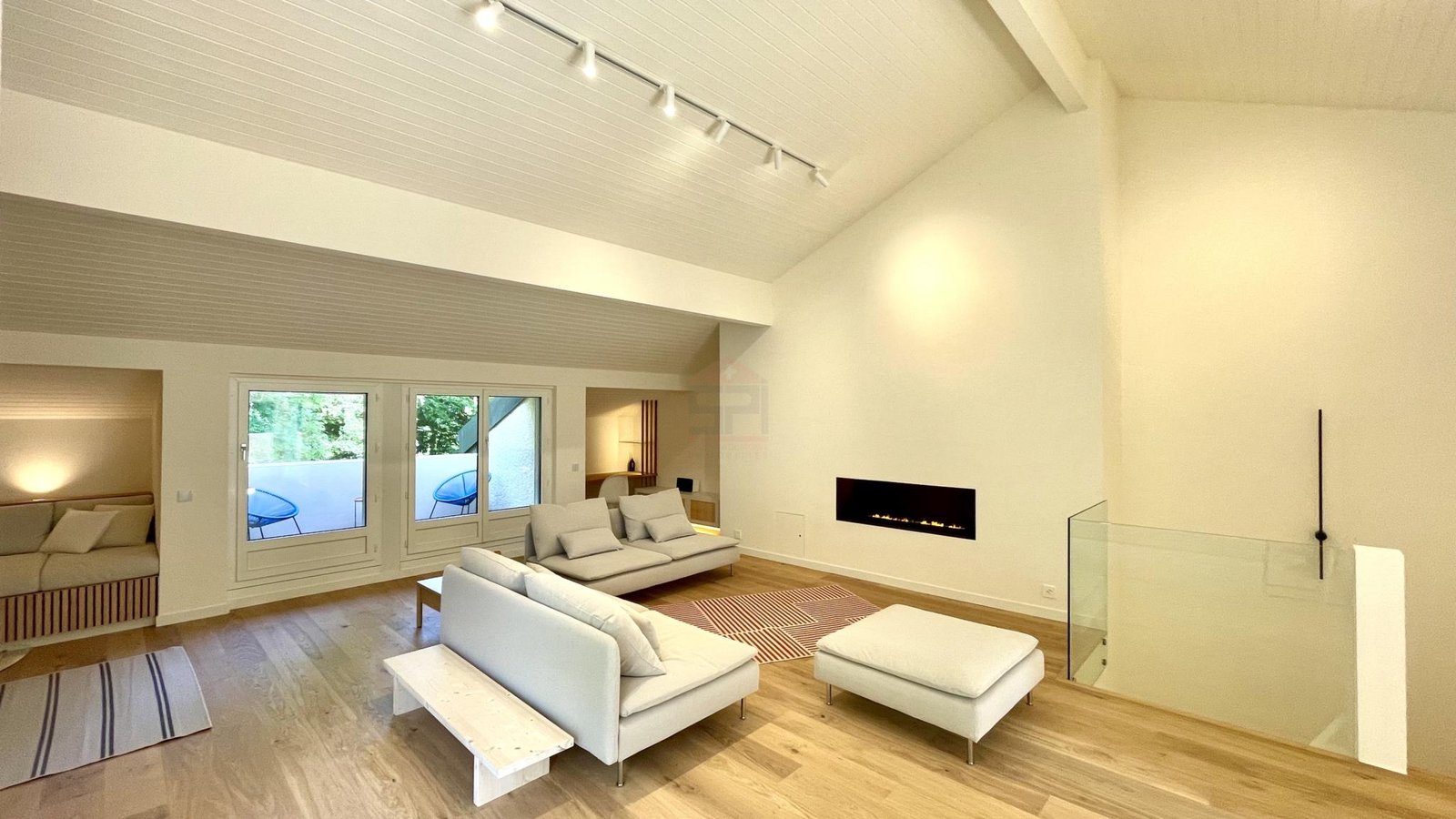 Magnificent duplex apartment in a quiet location close to amenities