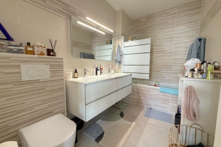 Sublime 5.5-room walk-through apartment