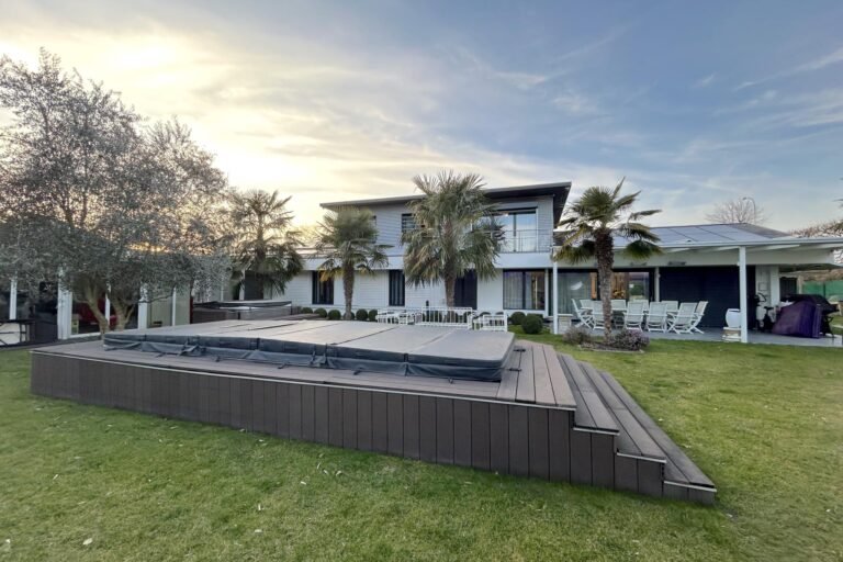 Magnificent modern villa with swimming pool