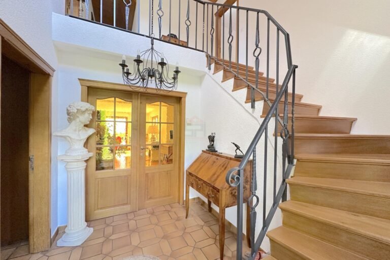 Authentic Vaudois-style house with unobstructed views of the Alps and Lake Geneva