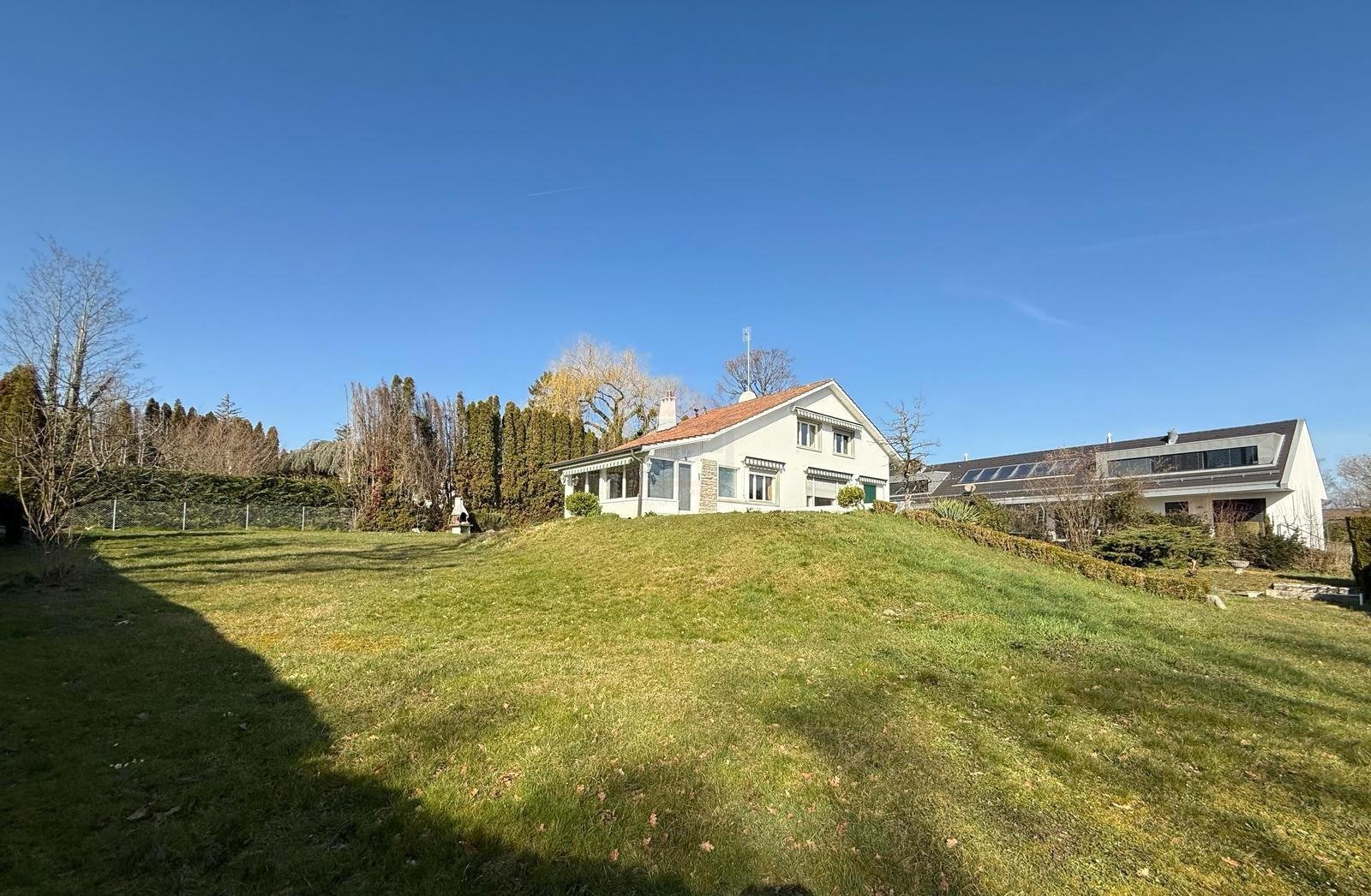 Superbe maison individuelle idéalement située à Genthod implantée sur une parcelle de 1’490 m².
