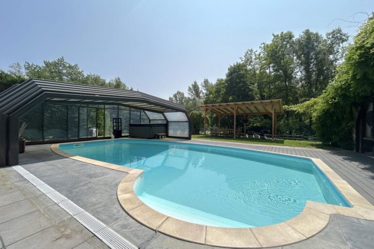 Magnificent character house with swimming pool