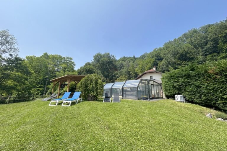 Magnificent character house with swimming pool