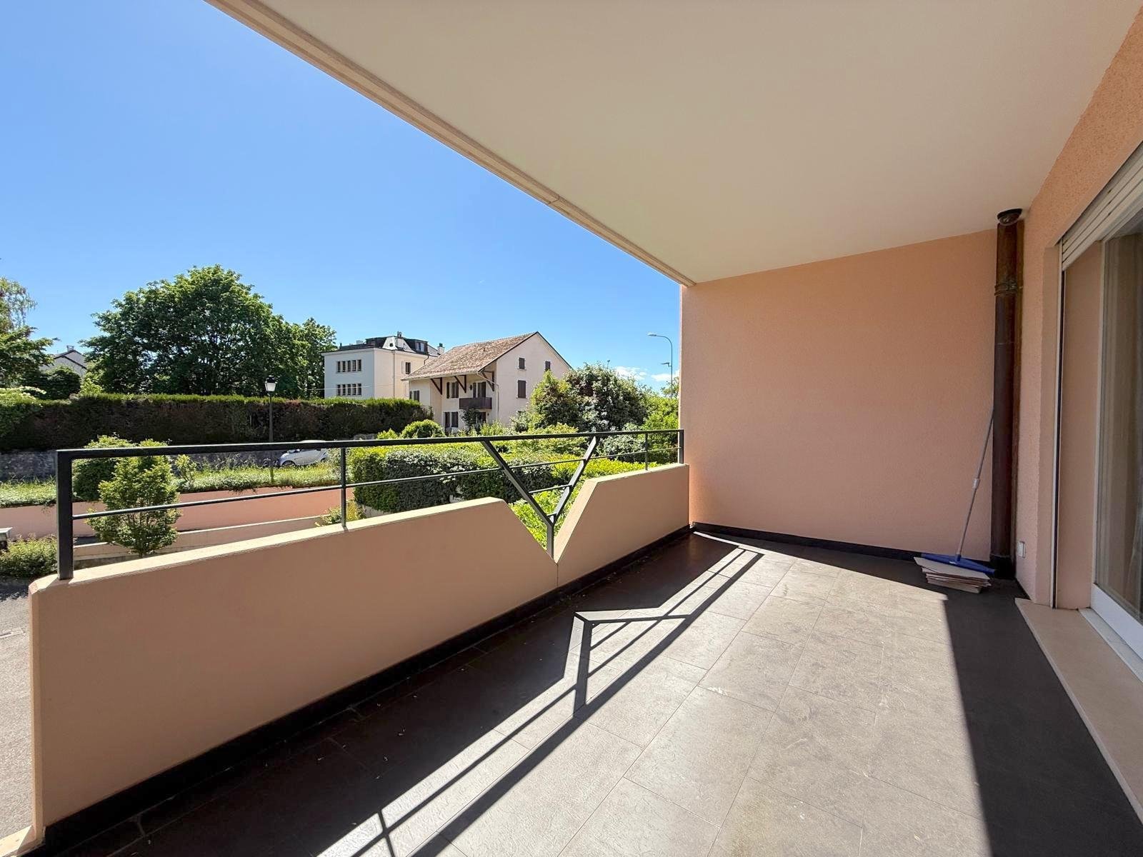 Sublime renovated apartment with view of the Salève