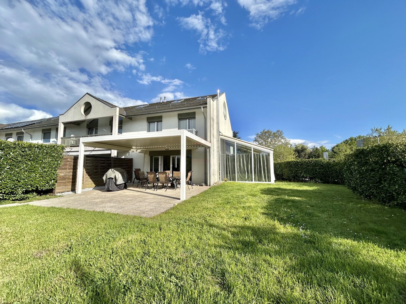 Magnificent house with garden