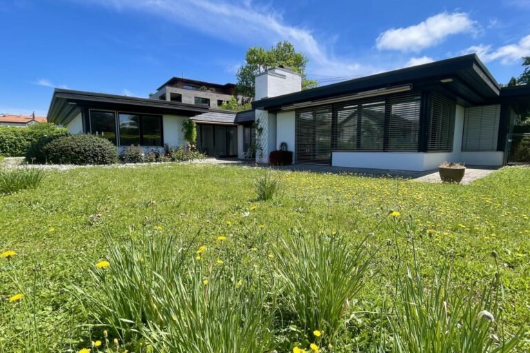 Architect-designed house with lake view