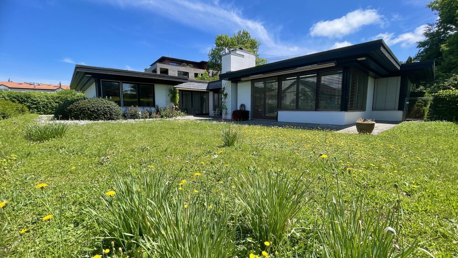 Architect-designed house with lake view