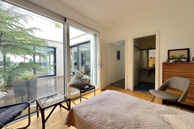 Luxury flat with panoramic views of the lake and the AlpsStanding flat with panoramic views of Lake Geneva and the Alps