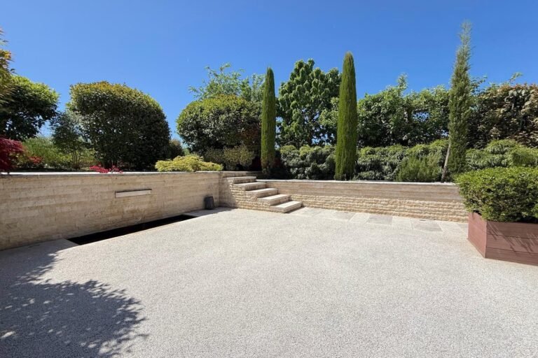Sublime 191 m2 RDJ duplex in a quiet, leafy setting
