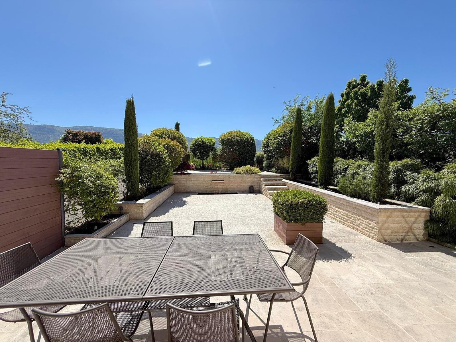 Sublime Duplex traversant RDJ de 191 m2 dans un cadre calme et verdoyant