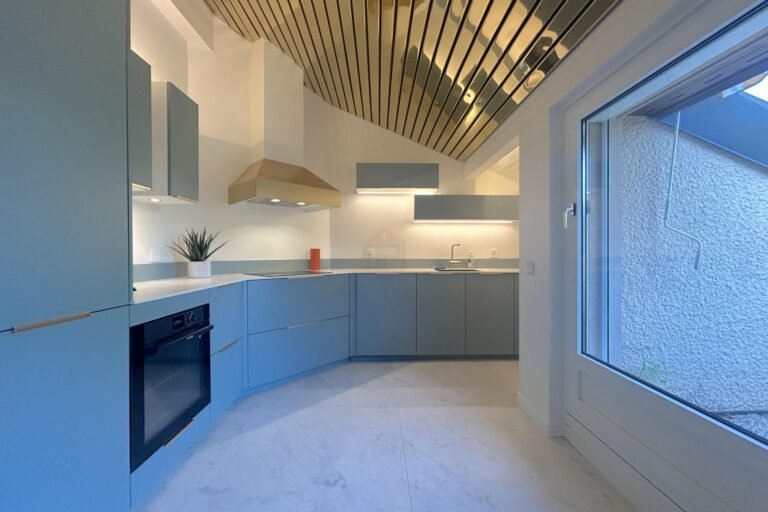 Magnificent duplex apartment in a quiet location close to amenities
