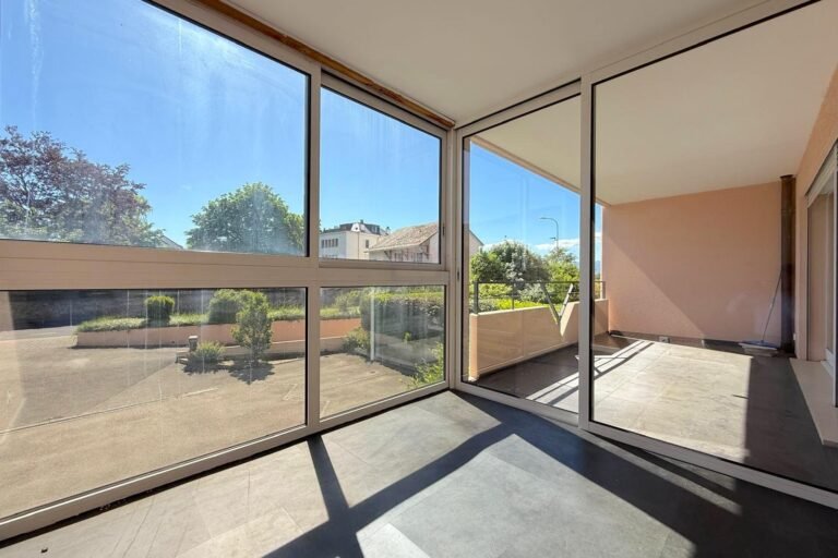 Sublime renovated apartment with view of the Salève