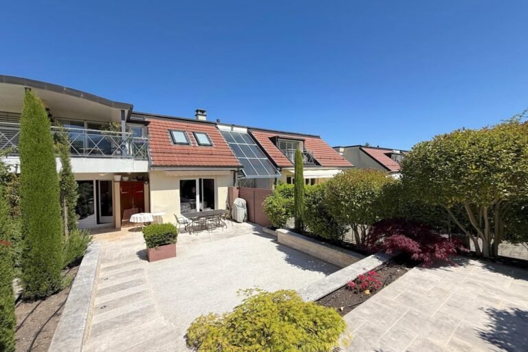 Sublime 191 m2 RDJ duplex in a quiet, leafy setting