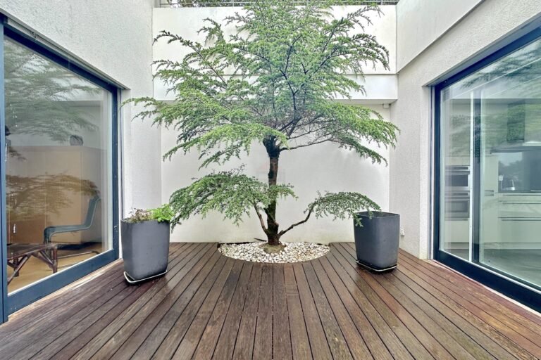 Luxury flat with panoramic views of the lake and the AlpsStanding flat with panoramic views of Lake Geneva and the Alps