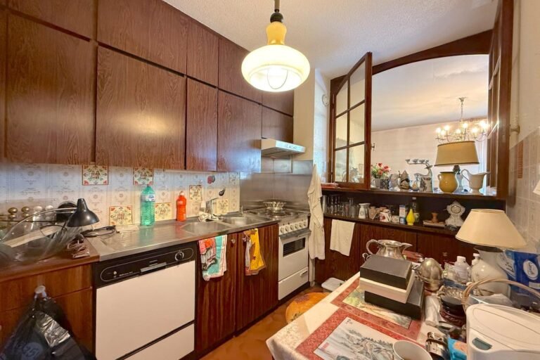 Spacious 5.5-room attic to renovate