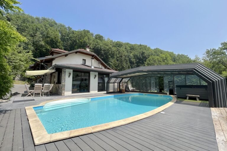 Magnificent character house with swimming pool