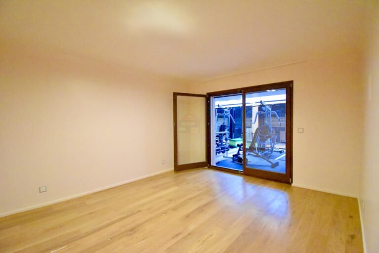 Magnificent village house with garden in Clarmont