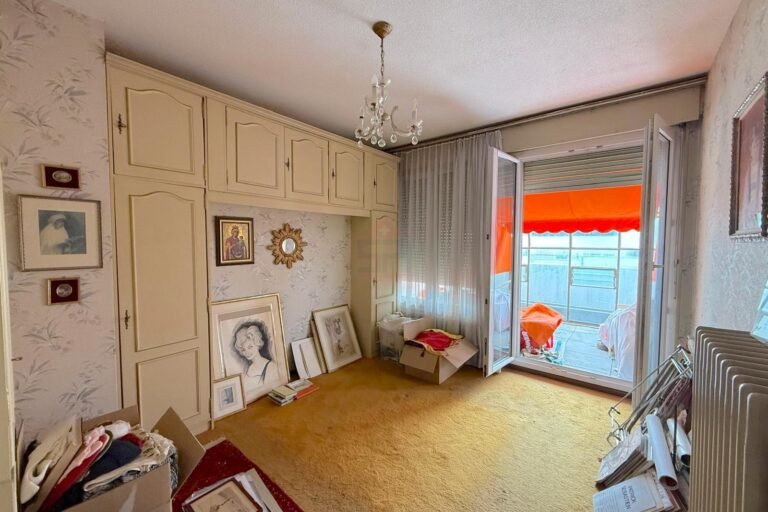 Spacious 5.5-room attic to renovate
