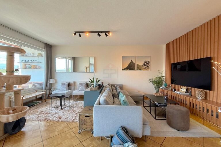 Sublime 5.5-room walk-through apartment