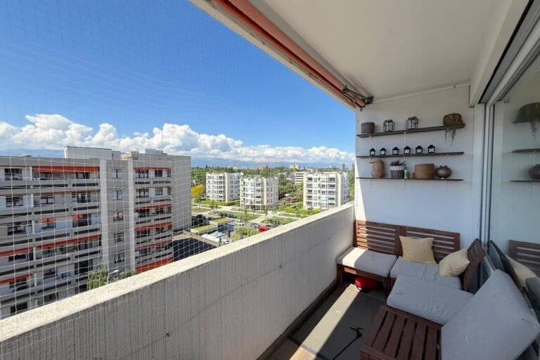 Sublime 5.5-room walk-through apartment