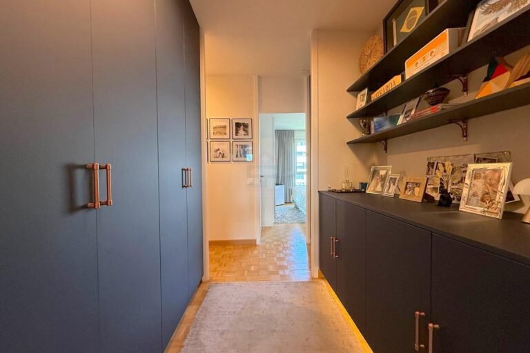 Sublime 5.5-room walk-through apartment
