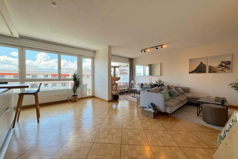 Sublime 5.5-room walk-through apartment