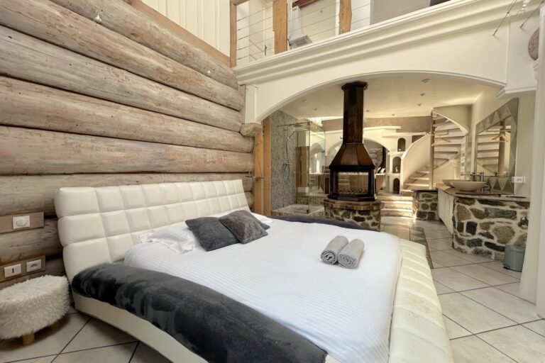 Magnificent character house with swimming pool