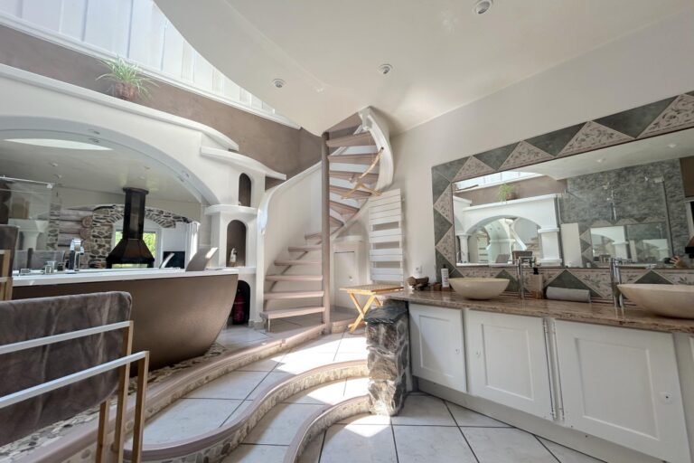 Magnificent character house with swimming pool