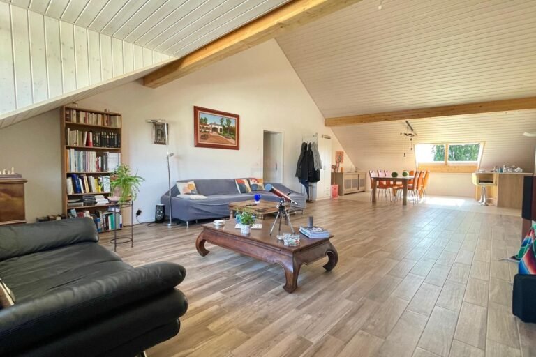 Superbe attique contemporain THPE 6 pièces – Vue dégagée et calme absolu