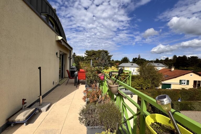 EXCLUSIVITY Exceptional 152 sqm Penthouse with Panoramic Terrace – Vésenaz