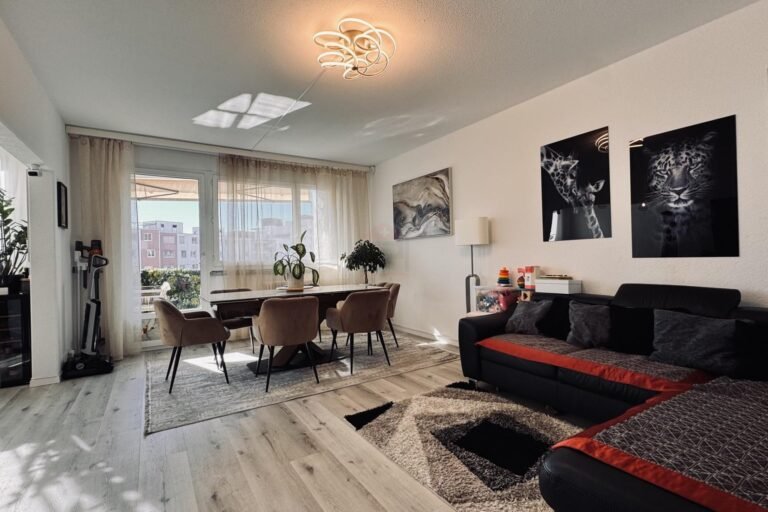 4- room apartment, 83 m², with open view and recently renovated 4- room apartment, 83 m², with open view and recently renovated