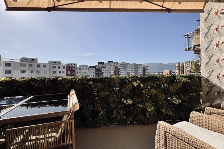 4- room apartment, 83 m², with open view and recently renovated 4- room apartment, 83 m², with open view and recently renovated