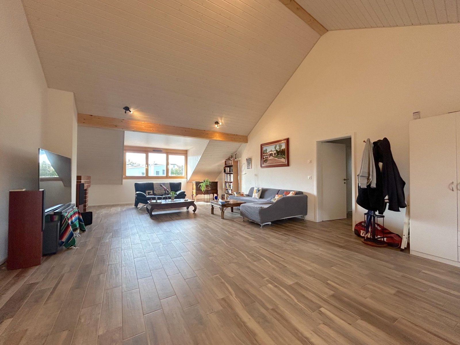 Superbe attique contemporain THPE 6 pièces – Vue dégagée et calme absolu