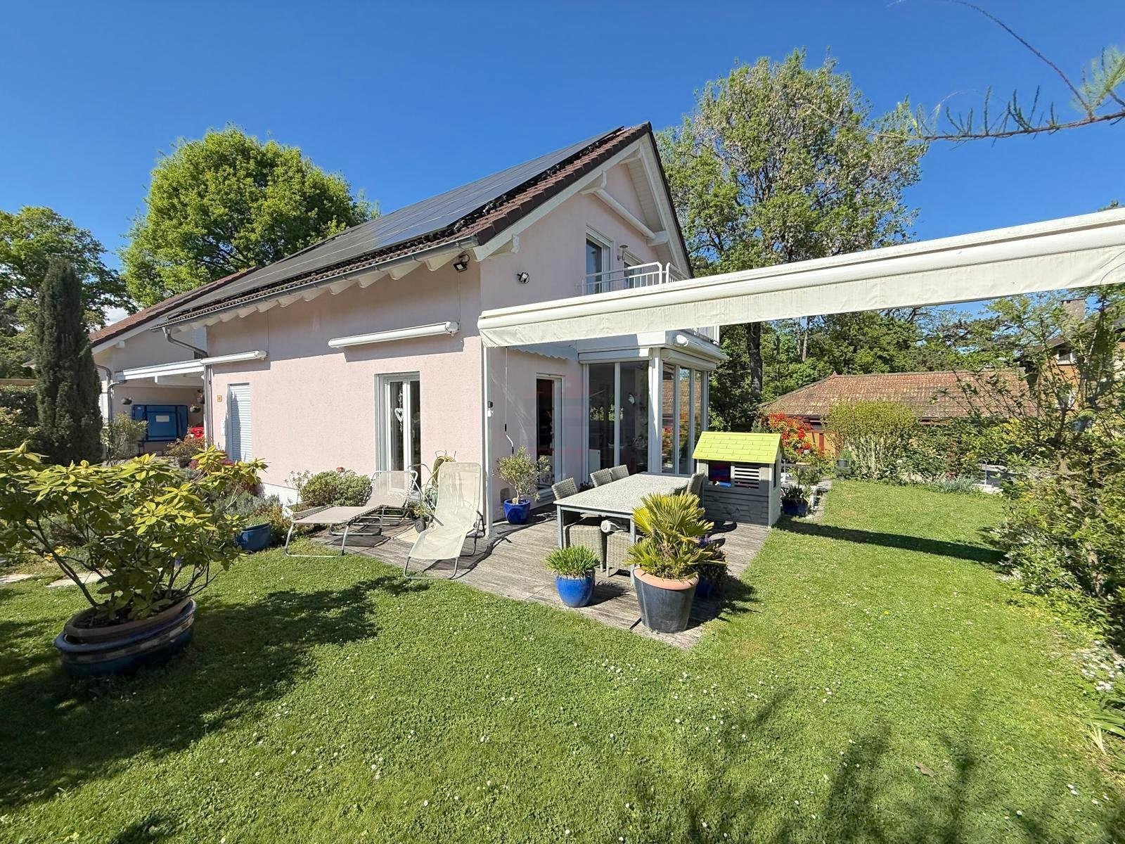 Beautiful detached house in a quiet, leafy neighborhood