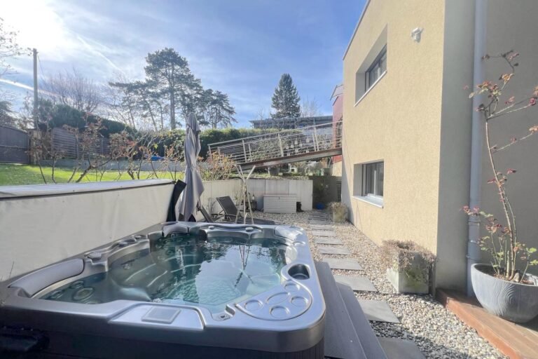 Sublime villa individuelle au calme dans un cadre verdoyant