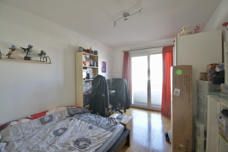 Schlafzimmer mit Balkonzugang