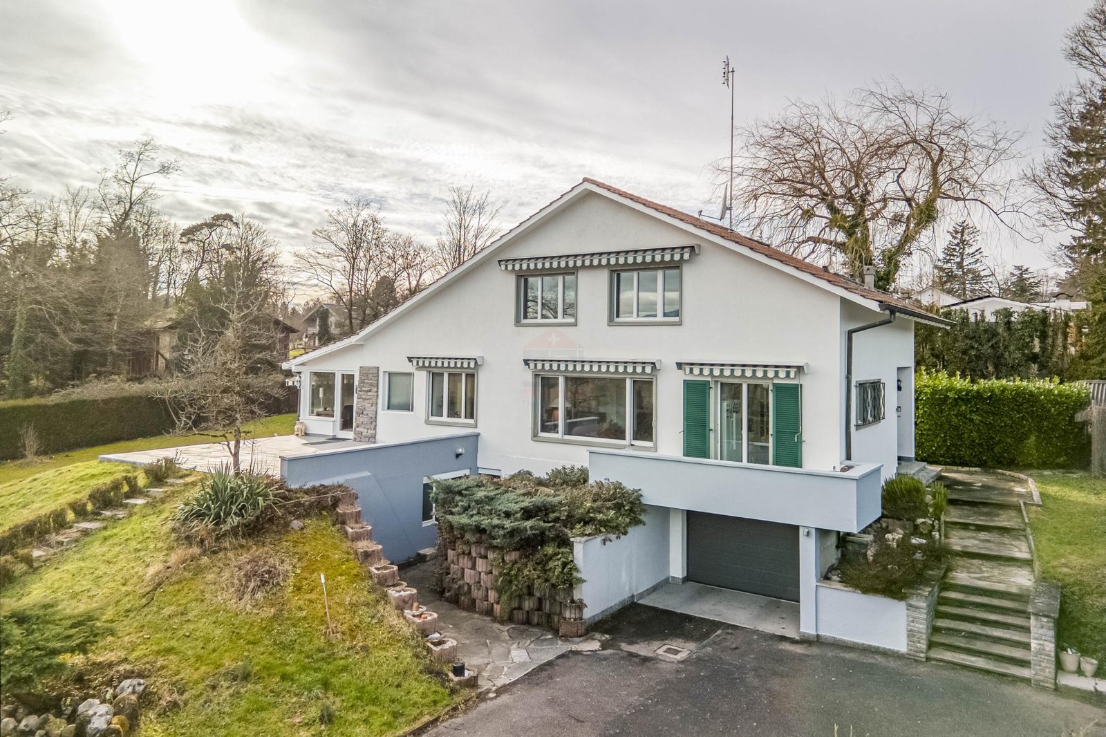 EN EXCLUSIVITÉ : Propriété familiale de caractère sur belle parcelle arborée à Genthod