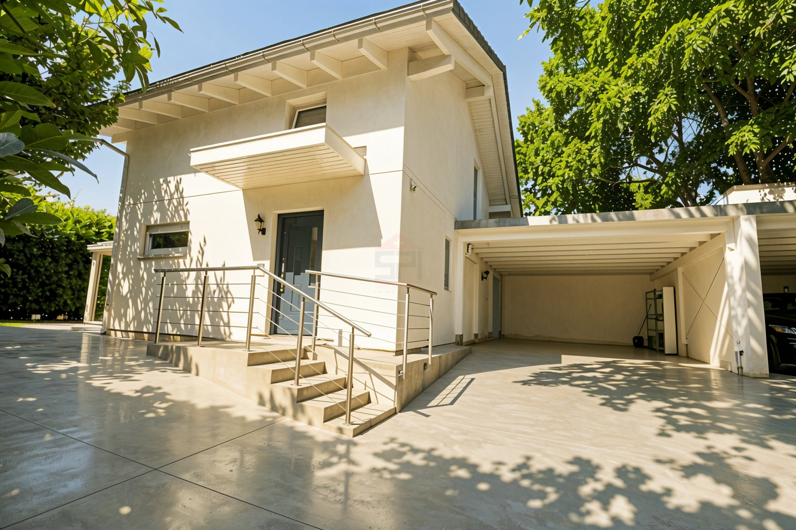 Charmante maison semi-individuelle de 5 pièces avec un beau jardin privatif