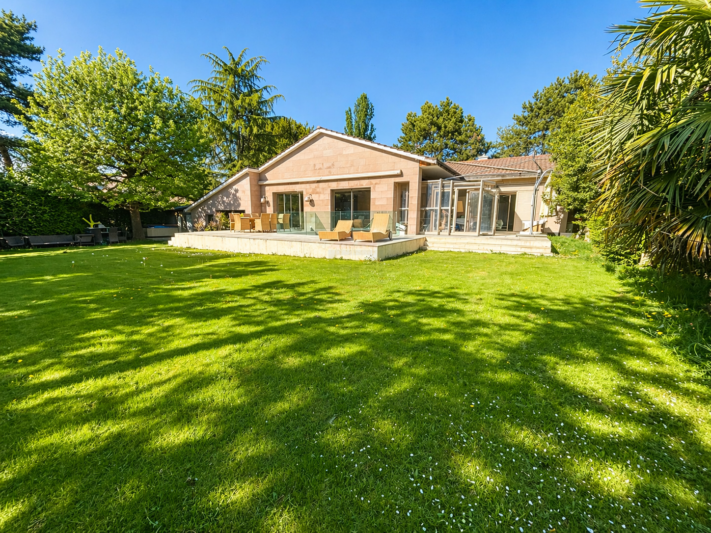 Très belle Villa mitoyenne dans un secteur prisé de Cologny